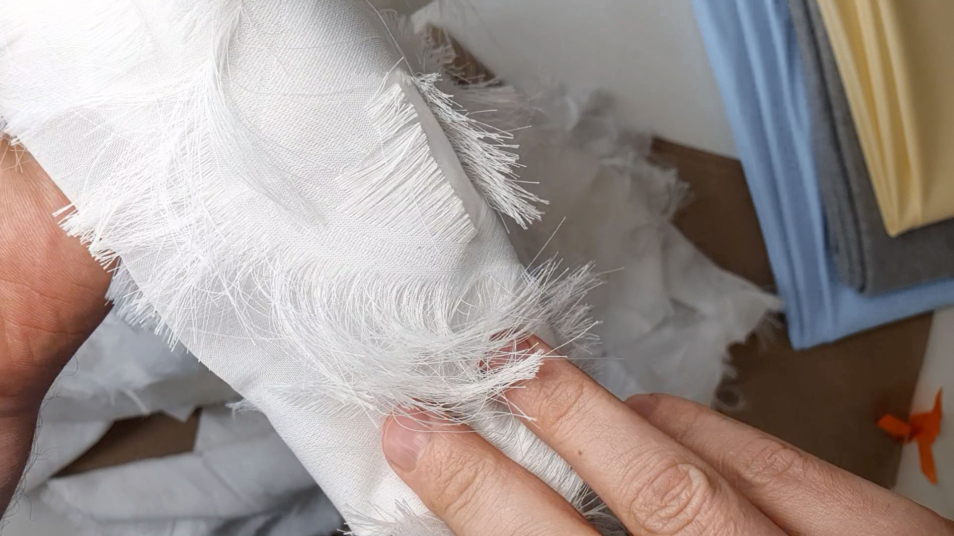 Жаккард плательный с бахромой МА0911/White Swan для пошива юбки